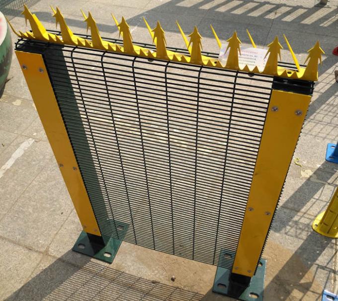 Chaud plongé a galvanisé 358 l'anti vision claire de Mesh Fence 2.4m de montée de sécurité 2