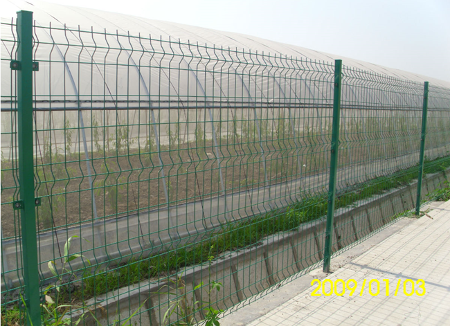 Le fil enduit par PVC écologique Mesh Fence 3D a courbé la barrière soudée par sécurité 2