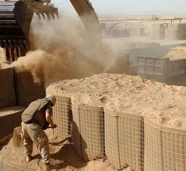 ouvertures carrées Hesco Gabion soudé par barrière de 75mm pour le mur de soutènement militaire 2