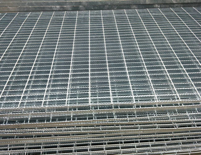 HBGB plancher d'acier inoxydable de 32 x de 4.5mm a crénelé la grille ISO14001 en métal 2