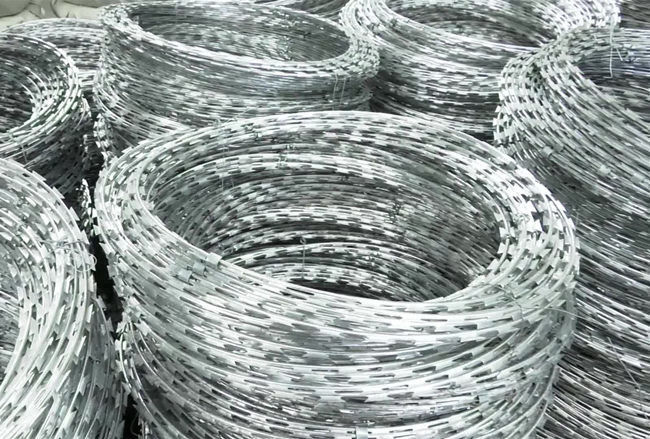 chaud militaire de sécurité de barbelé croisé de rasoir de 50cm plongé galvanisé 0