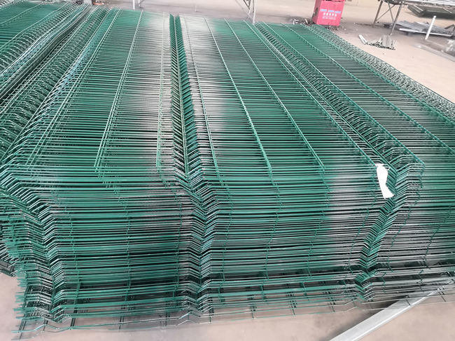 l'ouverture 3x3 de 50x150mm a soudé la puissance de panneaux de fil 3d qu'enduit a courbé la mesure 6 0
