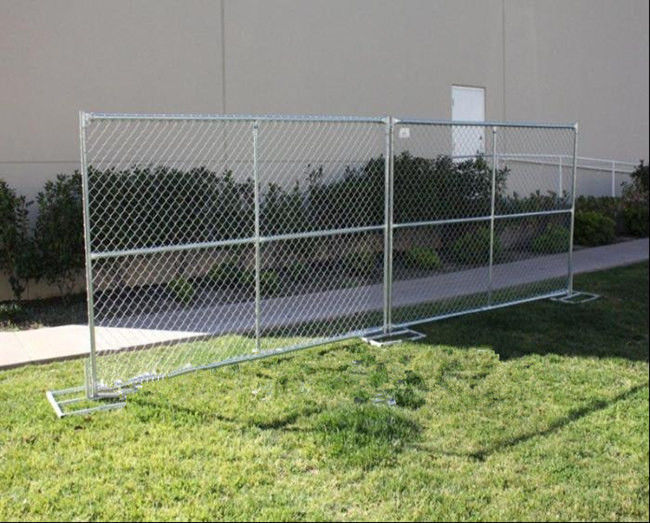 Le jet argenté provisoire extérieur lisse de Panel 6x12 de barrière de la construction 8×10 a peint 2