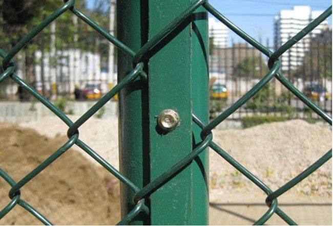 le PVC de 1.2mm à de 5mm a enduit le grillage For Basketball Court de cyclone de Diamond Mesh 6m 0