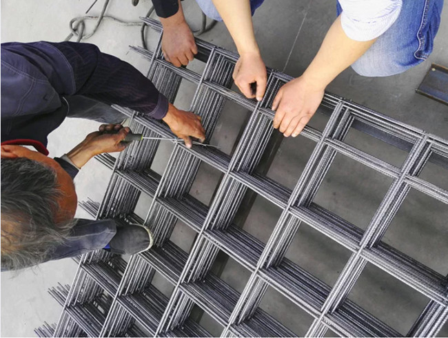 Le renfort de béton de haute résistance de trou de 200 x de 200mm a soudé le fil Mesh Ribbed Steel 2